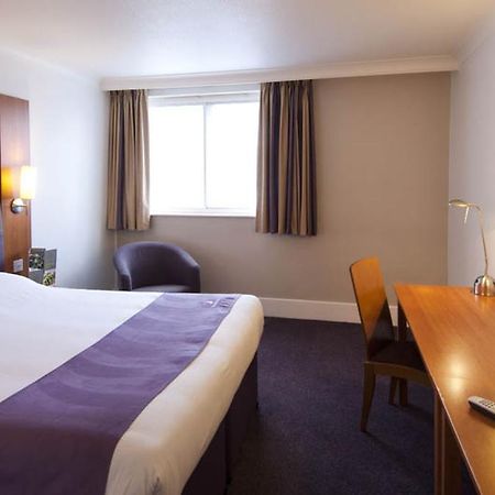 Premier Inn Тонбридж Екстериор снимка