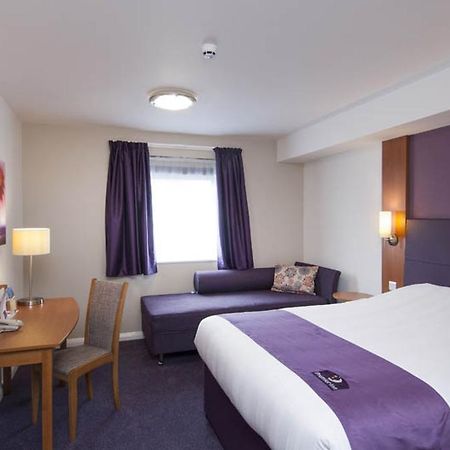 Premier Inn Тонбридж Екстериор снимка