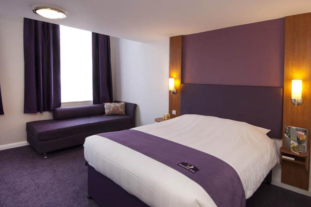 Premier Inn Тонбридж Екстериор снимка