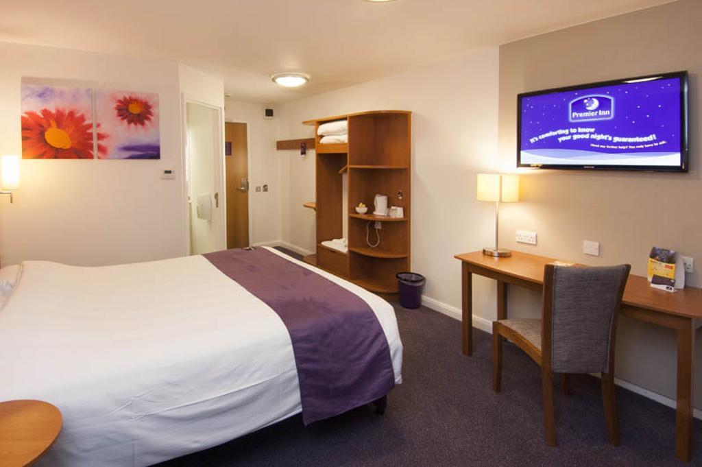 Premier Inn Тонбридж Екстериор снимка