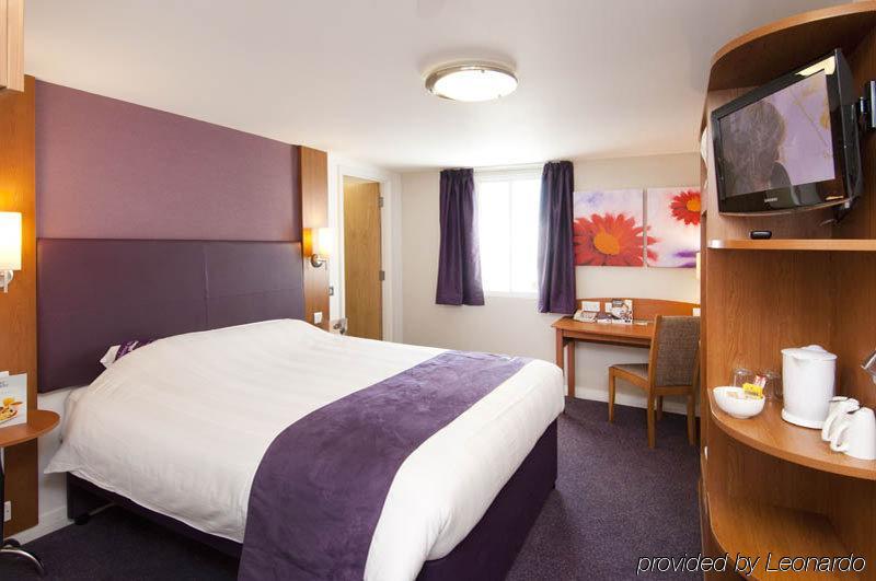 Premier Inn Тонбридж Екстериор снимка