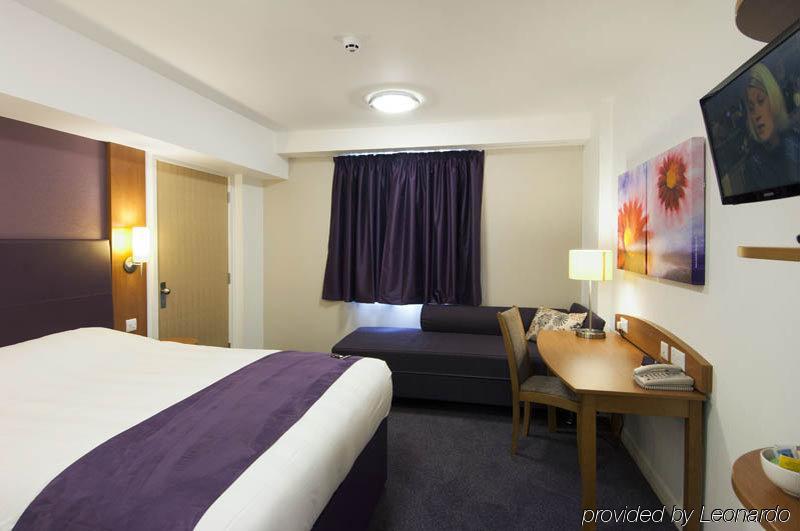 Premier Inn Тонбридж Екстериор снимка