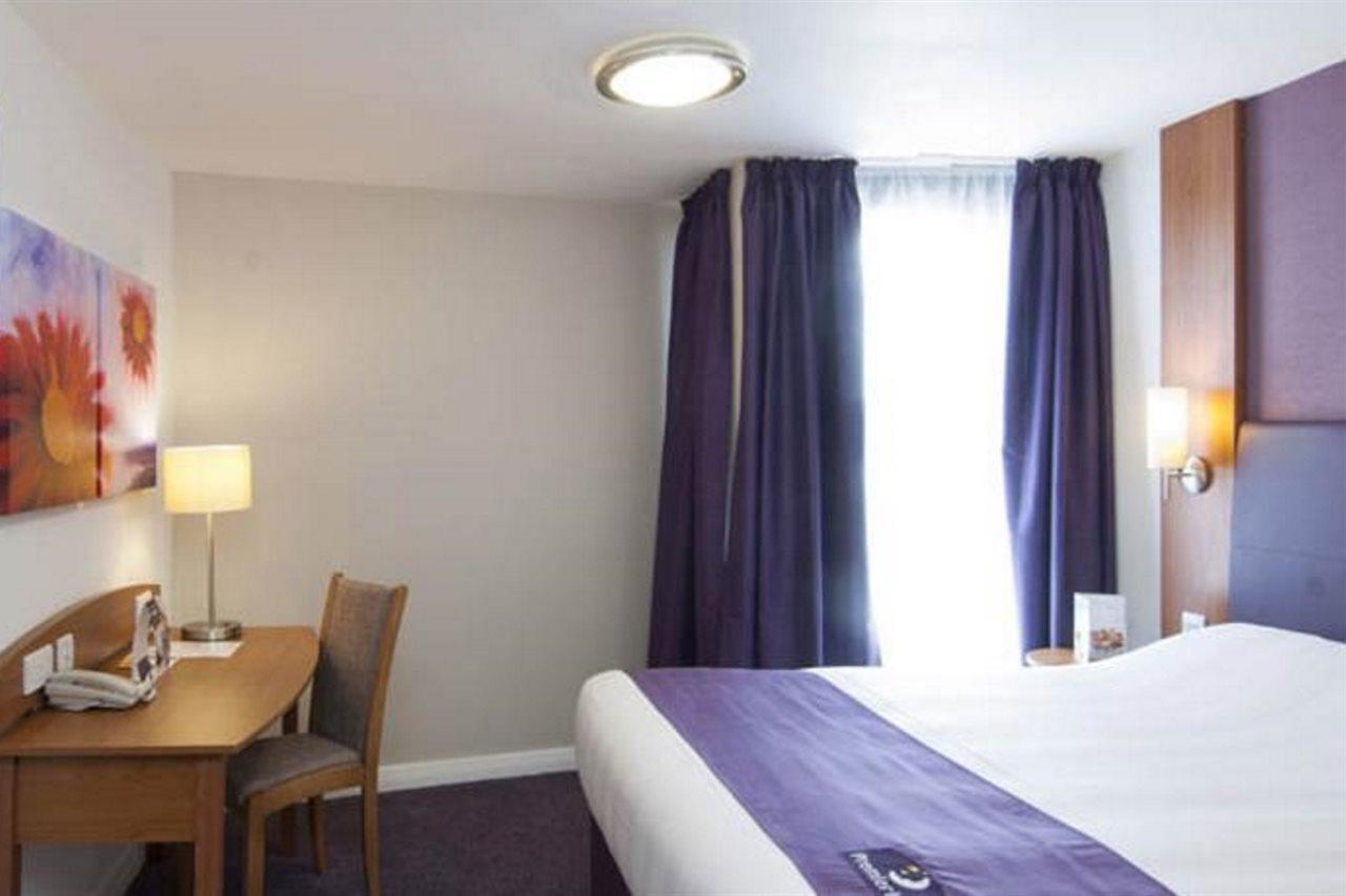Premier Inn Тонбридж Екстериор снимка
