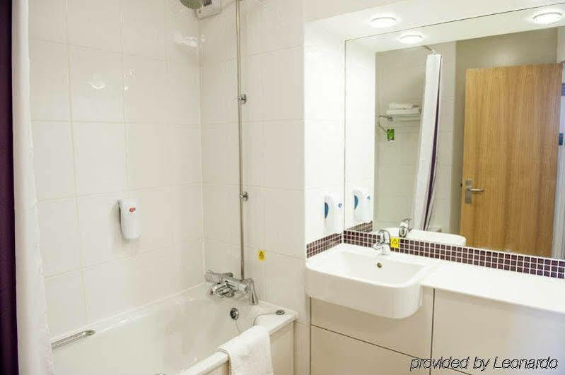 Premier Inn Тонбридж Екстериор снимка